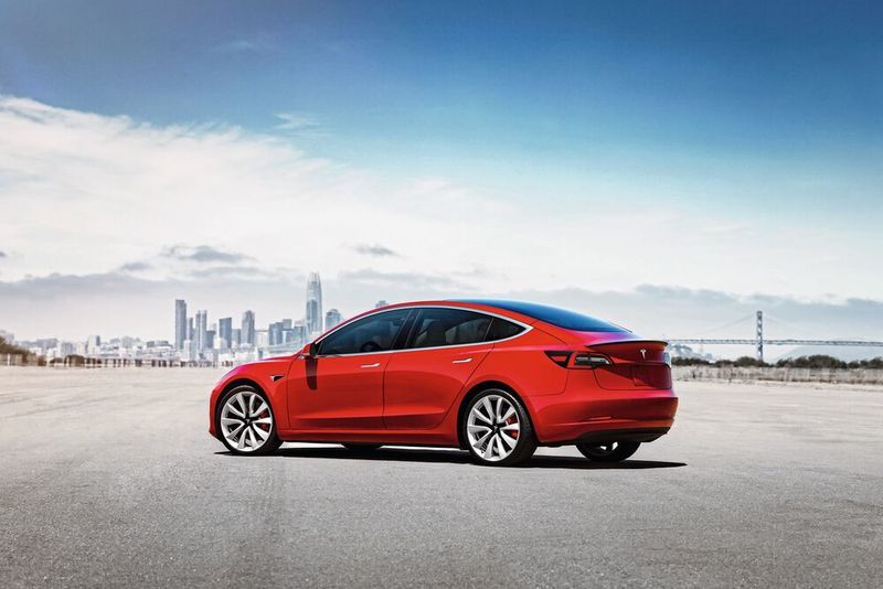 Tesla mag bei den Verkaufszahlen noch nicht an die großen Automobilhersteller heranreichen, beim Thema Steuergerät ist das Unternehmen aber Jahre voraus.
