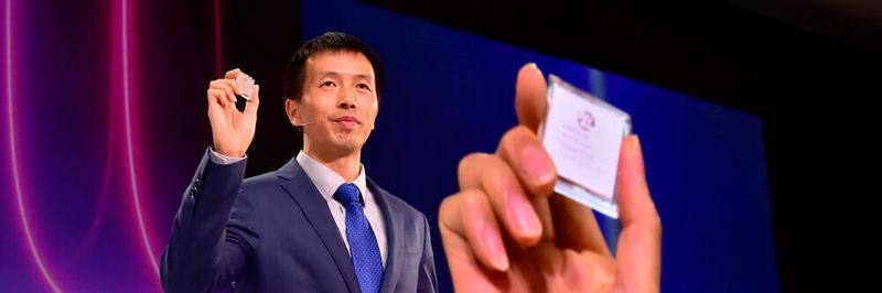 Peng Song, Präsident für Marketing- und Lösungen Netzbetreiber bei Huawei, stellt auf der Hausmesse in London die neuen Produkte vor.