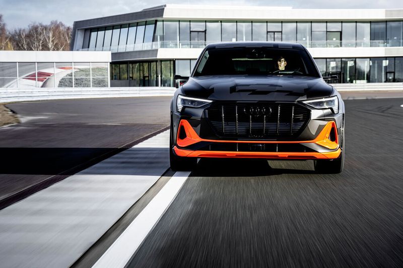 Audi will sein uattro-Fahrgefühl auch ins elektrische Zeitalter retten: zunächst mit dem E-Tron S.