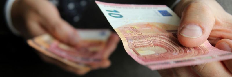 Die 1NCE Lifetime Fee gibt es für einen Zehner, plus Steuer und Versand.