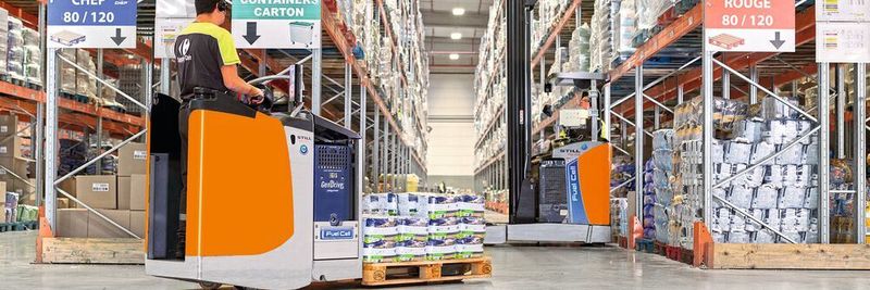 Während die Brennstoffzellentechnologie in der Automobil- und Nutzfahrzeugbranche gerade erst beginnt, Fuß zu fassen, hat Still 2019 für Carrefour in Frankreich insgesamt 137 Lagertechnikfahrzeuge mit Brennstoffzellenantrieb ausgestattet.