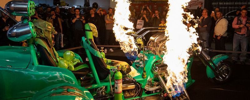 Das grasgrüne Alien Trike von Paul N. Andrecola aus Miami spie buchstäblich Feuer.