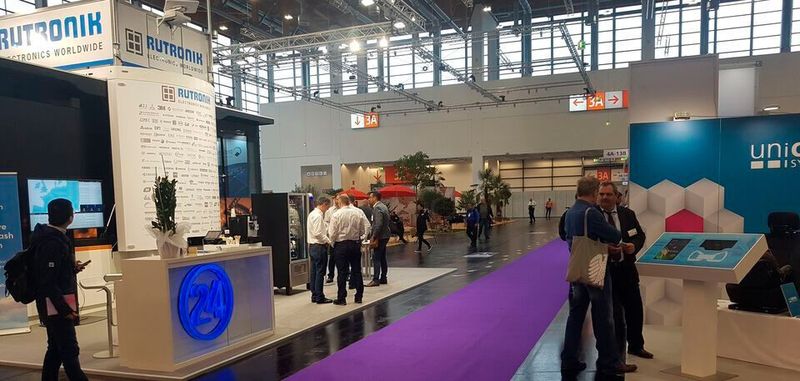 Ein typisches Bild aus Halle 4A: Der Osteingang der Embedded World 2020 war an allen Messetagen weitgehend durch große Leere geprägt. An der Qualität der Gespräche, wie auch der demonstrierten Lösungen und Systeme, war allerdings nichts auszusetzen.