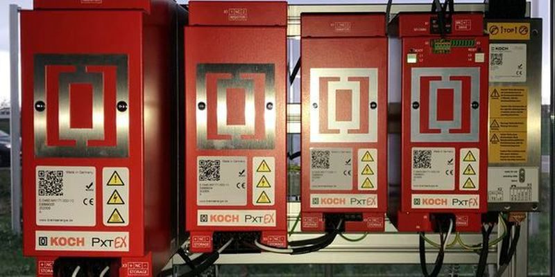 Schützen vor Brownouts sowie Blackouts: Die komplett überarbeiteten aktiven Energiemanagementsysteme PxtFX und PxtRX, deren Speicherkapazität sich mit den PxtEX erweitern lassen.
