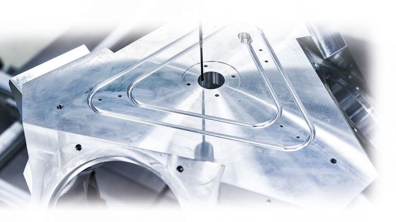 Aluminiumbauteile eignen sich für unterschiedlichste Anwendungen. Zudem kann die Oberfläche durch Schleifen, Bürsten oder Polieren veredelt werden.