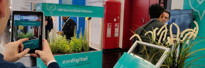 Augmented Reality bietet die Möglichkeit auf ganz intuitive Weise mit der Umgebung zu interagieren: Einfach Kamera des Tablets oder Smartphones auf das gewünschte Objekt richten und schon erscheinen die möglichen Bedienoptionen auf dem Bildschirm.