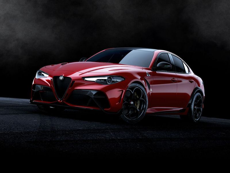 Die Version GTA spart gegenüber dem Alfa Giulia QV gut 100 Kilogramm.
