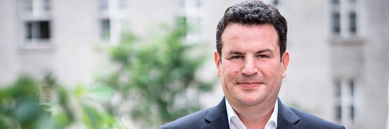 Bundesarbeitsminister Hubertus Heil: „Mit dem KI-Observatorium stellen wir frühzeitig das Teleskop scharf. Wir beobachten genau, wie sich Künstliche Intelligenz auf unser Leben, auf die Gesellschaft und nicht zuletzt auf unsere Arbeitswelt auswirkt.“