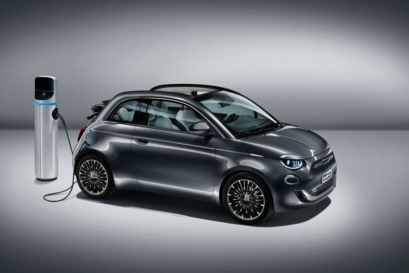 Der neue Fiat 500 ist für den FCA-Konzern der Einstieg in die E-Mobilität.