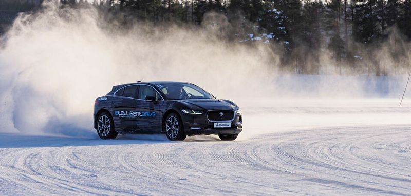 Laut Plan sollen die ersten Serienautos etwa 2025 auf die Straße kommen, unter welchem Markenlogo auch immer. Der I-Pace dient uns nur als Versuchsträger.
