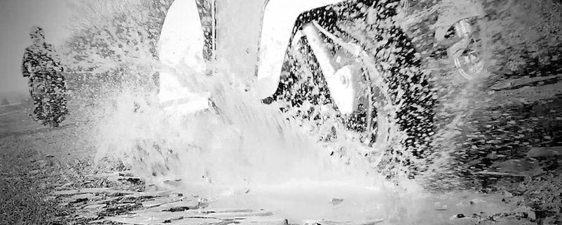 Durch die hochwertige Silica Compound Formmasse besitzt der Reifen ausgezeichneten Grip bei Trockenheit und Nässe.
