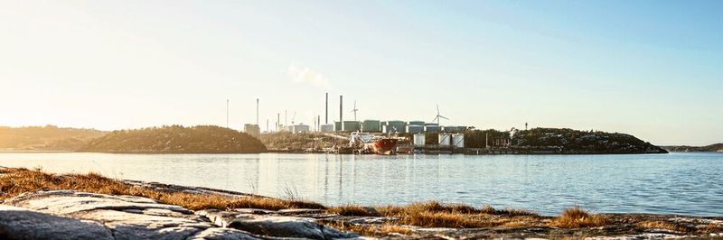 Die Preem-Leitung beschloss, vier der traditionellen Rohrbündelwärmetauscher im Prozessschritt der atmosphärischen Destillation in der Raffinerie in Lysekil gegen einen verschweißten Plattenwärmetauscher von Alfa Laval vom Typ Compabloc auszutauschen.