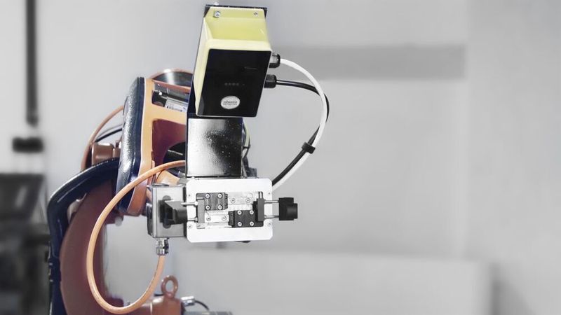 Spotguard, Produkt aus Hard- & Software, überwacht frei definierbare Räume – das kann zum Beispiel ein Schutzbereich rund um einen Roboterarbeitsplatz sein.