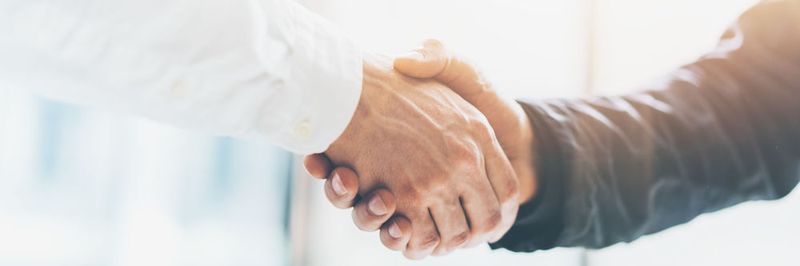 Hornetsecurity bekommt Zugang zum europäischen Markt und Api mehr Produkte ins Portfolio.