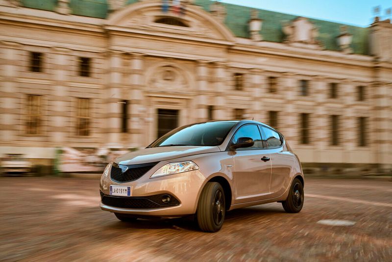 Künftig bietet Lancia in Italien den Ypsilon auch mit Hybridantrieb an.