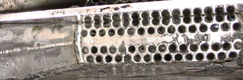 Die bohrende, wassergekühlte Reinigungstechnik aus Österreich verbraucht nur 9 l/min. Wasser, wobei aufgrund der niederen Drücke (Wasseraustritt beim Bohrkopf) von 2 bar keine Verletzungsgefahr besteht. Mit den biobasierten Reinigungsmitteln aus Schweden wird das Verafhren noch umweltschonender.