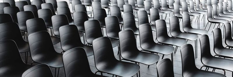 Leere Hallen und keine Menschen in den Konferenzräumen: In den letzten Tagen wurden reihenweise große Messen abgesagt oder verschoben.