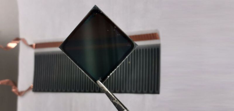 Eine Dünnschicht-Solarzelle: Forscher haben nun erstmals eine Energieeffizienz von 25 Prozent erreicht.