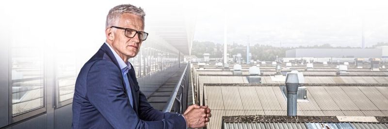 „Unser Ziel ist die cleverste und am intelligentesten umgesetzte digitale Transformation eines Industrieunternehmens. Und das so, dass Andere davon lernen können - und wir uns als globaler Marktführer profilieren, der entscheidend zur Lösung der weltweiten Wasser- und Klimaherausforderungen beiträgt.“ - Nippers Vision im Grundfos Digital Transformation Office