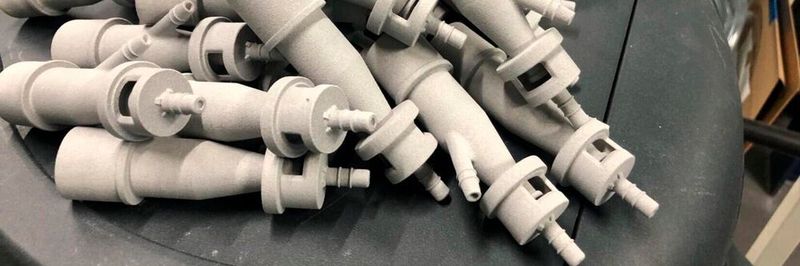 Ventile für ein dringend benötigtes Intensivpflegegerät wurde mithilfe eines 3D-Druckers vor Ort gefertigt und rettete so einigen Patienten womöglich das Leben.