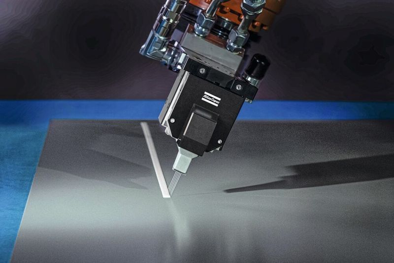 Die neue Applikationstechnologie bringt mit fünf Nadeln einzelne PVC-Tropfen in hoher Frequenz auf.