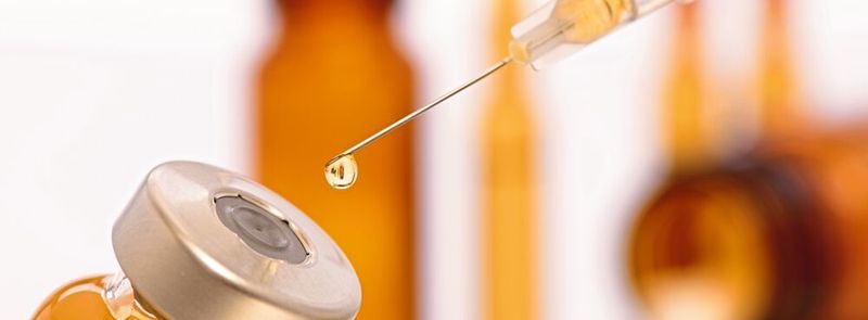 Bei der Suche nach einem Impfstoff gegen das neue Coronavirus setzen Forscher auf bereits bekannte Wirkstoffe, um Zeit zu gewinnen (Symbolbild).