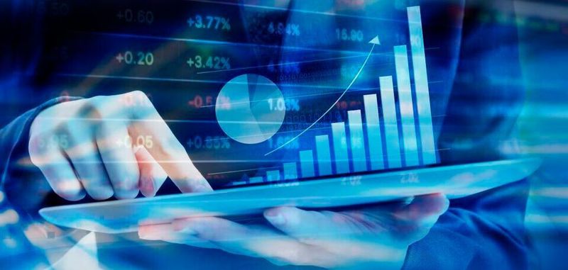 Die Martkanalysten von IDC schätzen, dass die Ausgaben für digitale Transformation von Unternehmen bis 2023 auf über 50% aller IT-Investitionen anwachsen. Dabei ist digitale Transformation kein neues Thema, sondern ein Prozess, der bereits seit über 60 Jahren beharrlich voranschreitet.