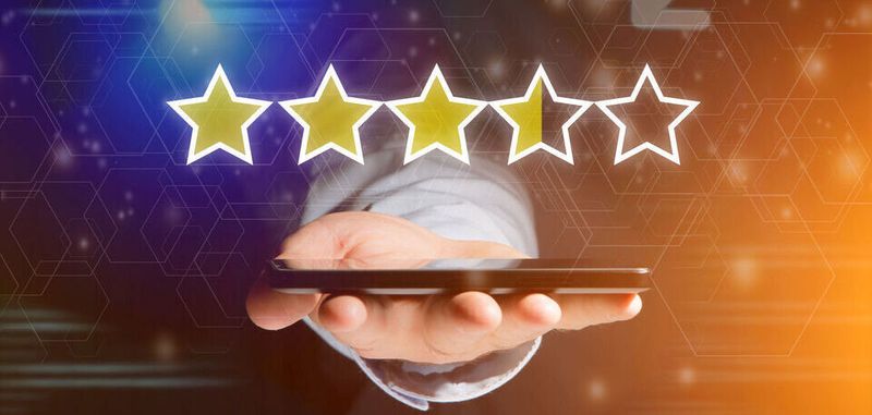 Die Customer-Experience-Metrik, die beispielsweise mithilfe eines Fünf-Sterne-Ratings erhoben wird, misst die Kundenzufriedenheit anhand der jüngsten Interaktion.