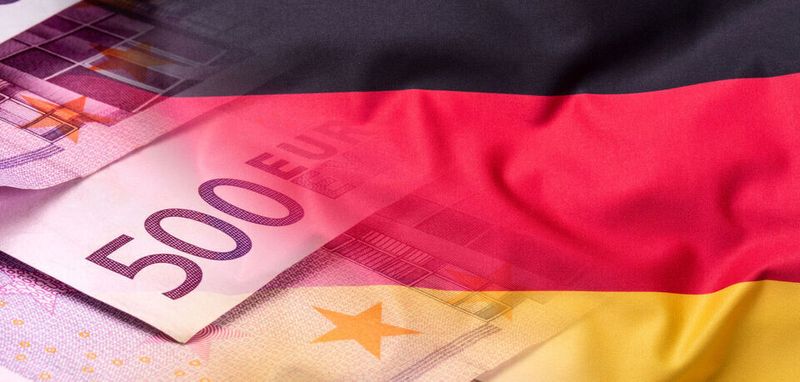Aus Schätzungen über die Kosten des Shutdown in Form verlorener Wertschöpfung geht hervor, dass die Corona-Epidemie Kosten verursachen wird, die voraussichtlich alles übersteigen, was aus Wirtschaftskrisen oder Naturkatastrophen in Deutschland zumindest der letzten Jahrzehnte bekannt ist, bilanziert das ifo-Institut.
