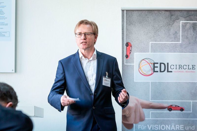 Mailen Sie uns Ihre kreativen Ideen, wie die Industrie den Gesundheitssektor in der Coronakrise unterstützen kann, Claus-Peter Köth, Chefredakteur von »Automobil Industrie«.