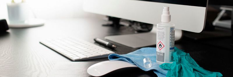 Hygienemaßnahmen und Homeoffice sollen vor einer Infizierung mit dem Coronavirus schützen.