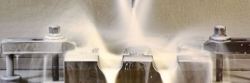 Mit Rhenus TS 421 ist Metallbearbeitung auch unter hohen Drücken problemlos möglich.