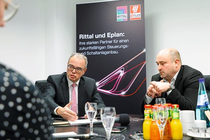 Uwe Scharf (li.) und Sebastian Seitz erklären im Interview, welches Potenzial die Digitalisierung für den Steuerungs- und Schaltanlagenbau hat.