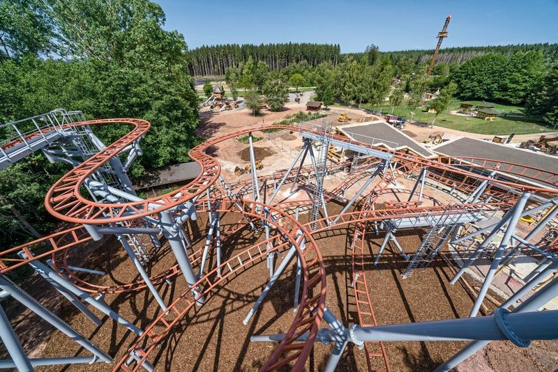 Die Achterbahn im Zoo und Tierpark Tatzmania in Löffingen wurde von der Gerstlauer Amusement Rides GmbH gebaut.