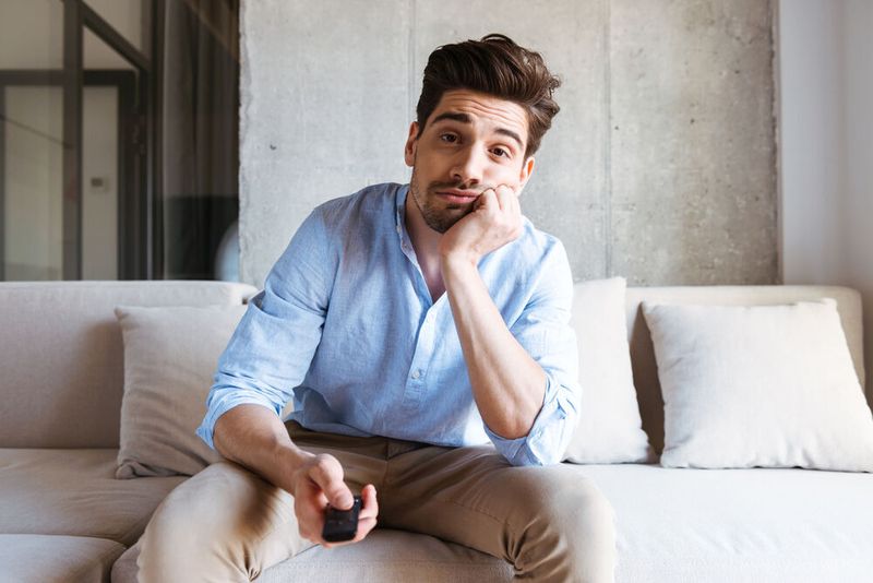 Wie die Wochen oder gar Monate mehr oder weniger isoliert in den eigenen vier Wänden überstehen? Zehn Tipps sollen gegen den drohenden Lagerkoller helfen.