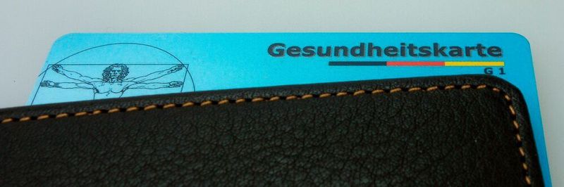 Die Zahl der gesetzlichen Krankenkassen in Deutschland ist in den letzten 40 Jahren stark zurückgegangen: von 1.319 Kassen im Jahr 1980 auf 105 Kassen Anfang 2020.
