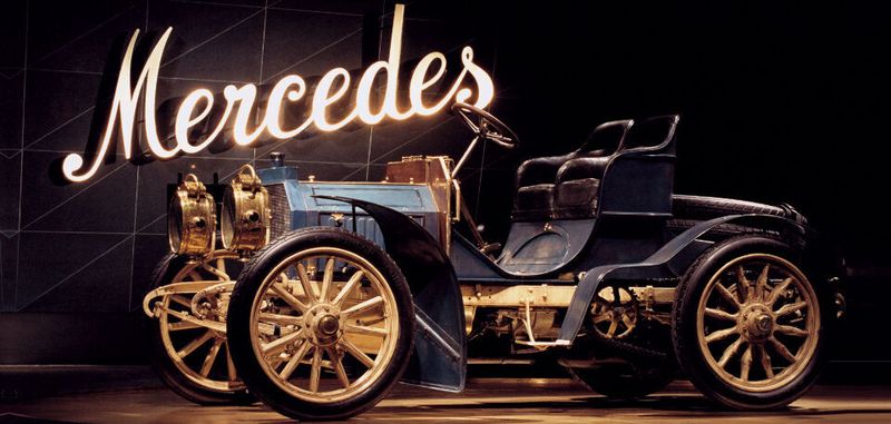 Mercedes – Die Geburt der Marke: Der älteste bekannte Mercedes, ein Simplex 40 PS aus dem Jahr 1902, hat im neuen Museum einen Ehrenplatz gefunden.