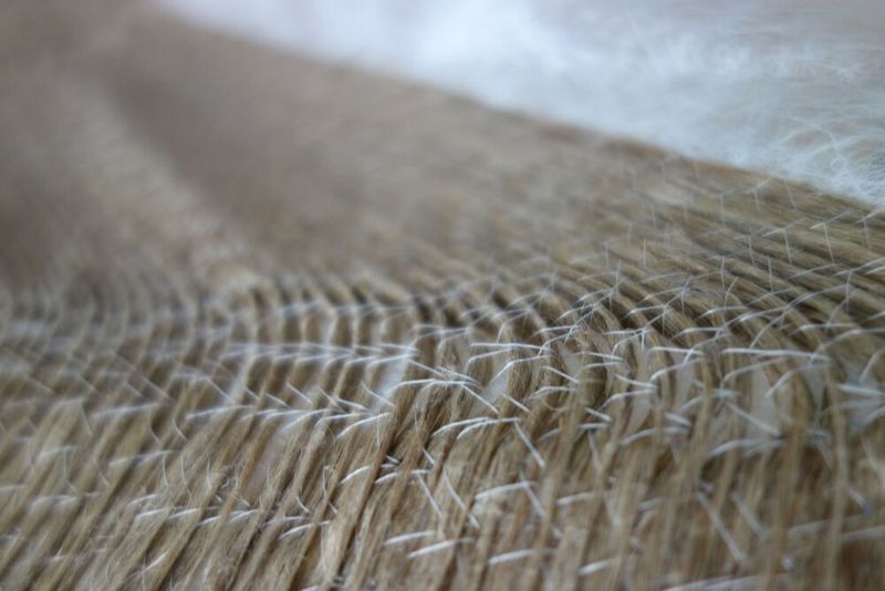 Flachsfaserbündel können im Tailored-Fiber-Placement-Verfahren zu Naturfaser-Preforms verarbeitet werden. Dieses Verfahren ist im Eco-Wing-Projekt Teil der Prozesskette.