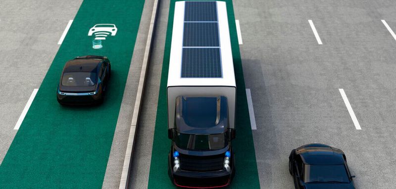 Ein E-LKW (40t) mit ca. 38 m² Photovoltaik-Dachfläche könnte ca. 5000 km pro Jahr mit eigenem PV-Strom zurücklegen.