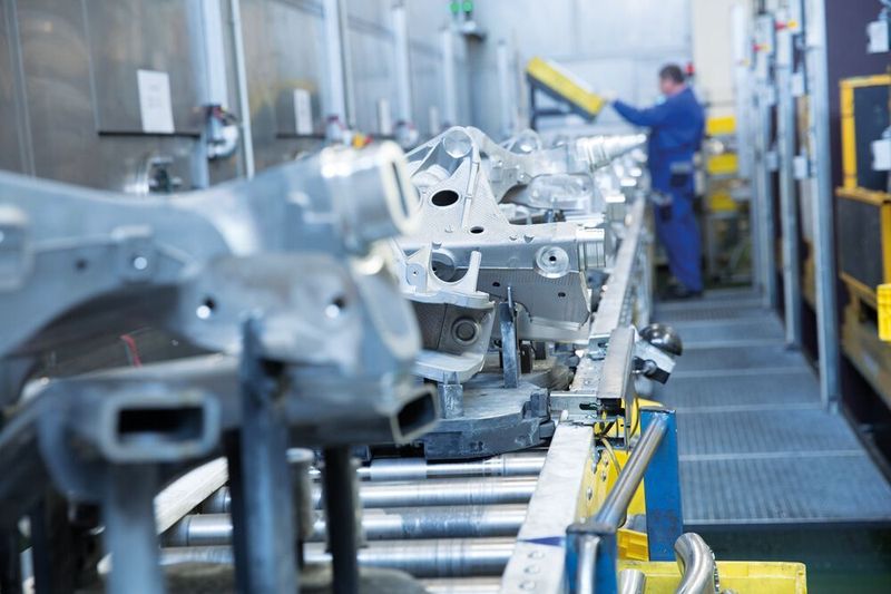So voll stehen die Bänder bei den Zulieferern momentan nicht. Der stark zurückgegangene Neuwagenabsatz sorgt für Produktionsstopps in der Autoindustrie.