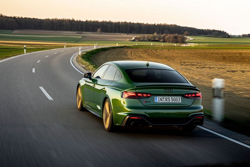 Der RS5 tritt mit einem neuen Design an, das dem potenten Antrieb würdig ist.