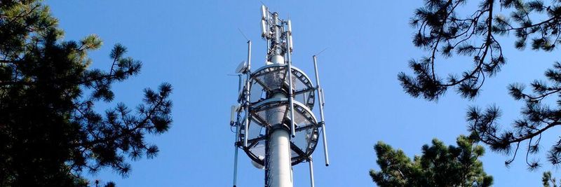 Dieser Mobilfunkmast steht nicht in UK, sondern im beschaulichen Frankenland. Auch "kann" er noch nicht 5G.
