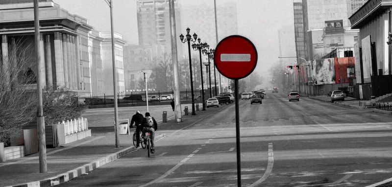 Straßensperrungen sind u.a. in Österreich und Deutschland rechtlich als zeitlich befristete Verkehrsversuche möglich und durch die veränderten Verkehrsverhältnisse begründbar.