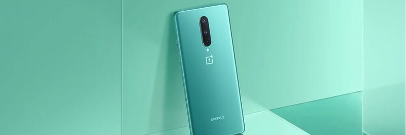Das Oneplus 8 (Pro) gibt es jeweils in drei Farben, unter anderem Glacial Green.