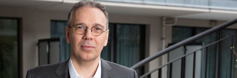 „Die EU-Kommission muss die gewonnene Zeit bis zum neuen Geltungsbeginn am 26. Mai 2021 nun konsequent nutzen, um das MDR-System endlich bereit zu machen“, fordert BV-Med-Geschäftsführer Dr. Marc-Pierre Möll.