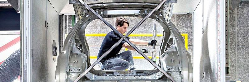 The researchers at Fraunhofer LBF designed a custom cell for testing the newly developed lightweight components’ structural durability.