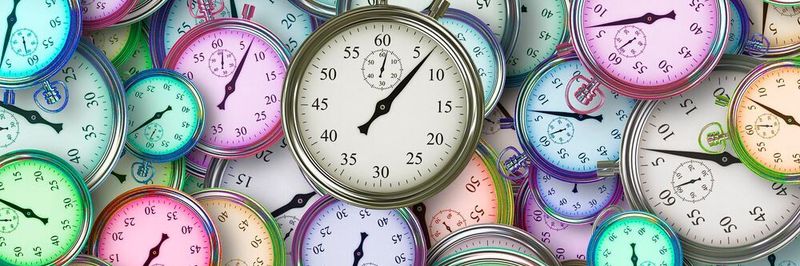 In Betriebssystemen teilt in der Regel der Scheduler den Prozessen ein Zeitkontingent zu, nachdem sie sich wieder in die Warteschlange einreihen müssen.