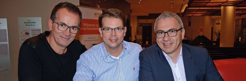 Gut vernetzt in der Branche: Mike Bergmann (m.) mit den ERP-Spezialisten Andreas Bortoli (l., C-Entron) und
Thomas Neumeier (Neumeier AG)