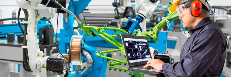 In der Smart Factory sind Maschinen, Systeme und Anwender intelligent miteinander vernetzt.