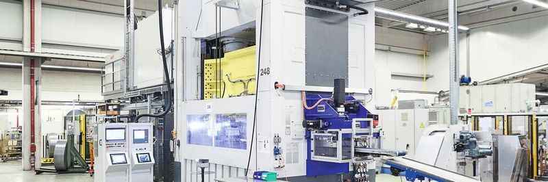 Die Presse ROP 4000-3500 von Haulick+Roos bei der Werner Schmid GmbH in Fulda.